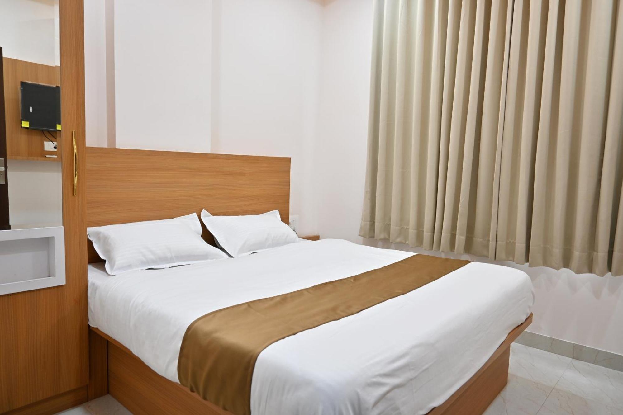 Hotel Serenity Heights Udaipur Exterior photo