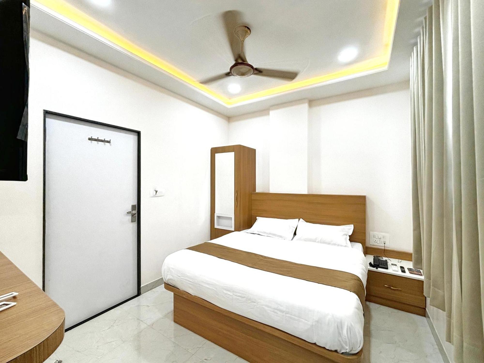 Hotel Serenity Heights Udaipur Exterior photo