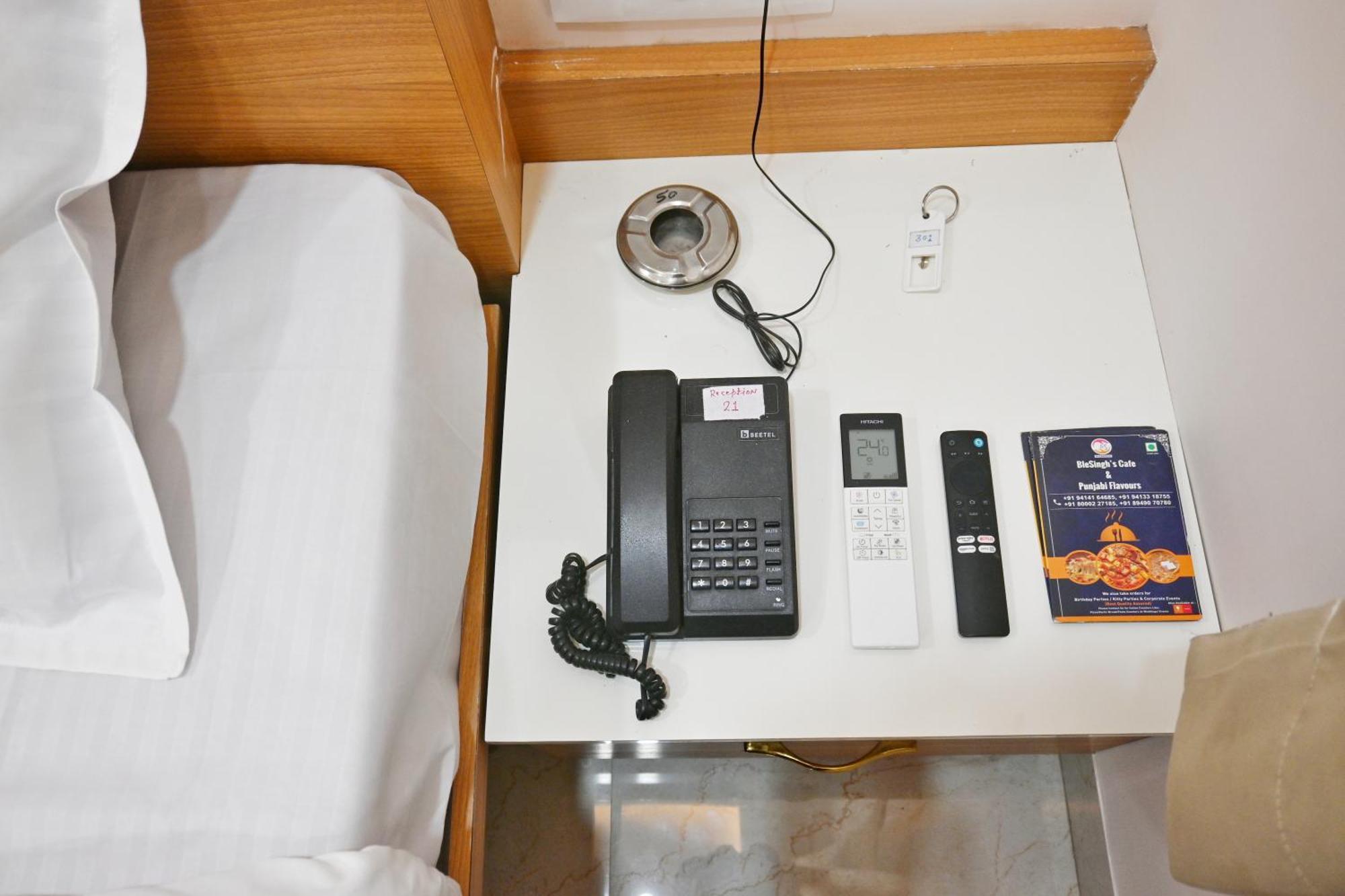 Hotel Serenity Heights Udaipur Exterior photo