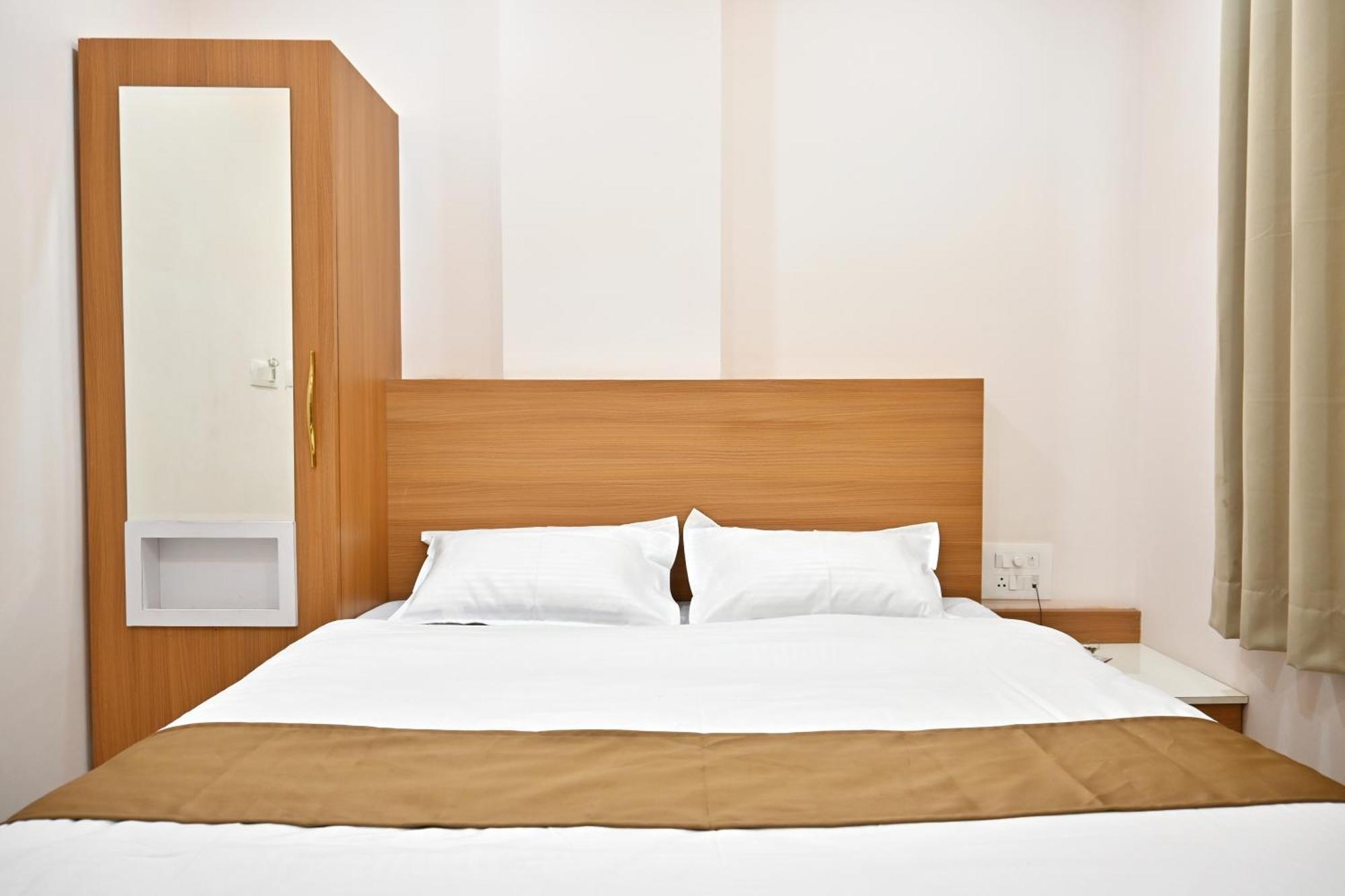Hotel Serenity Heights Udaipur Exterior photo