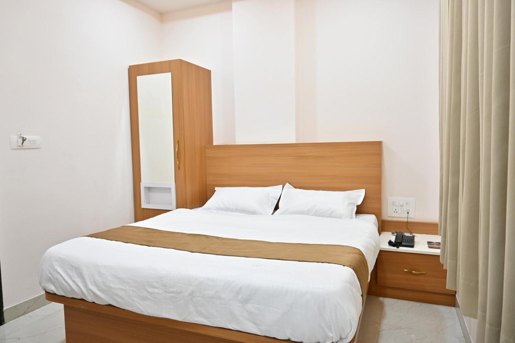 Hotel Serenity Heights Udaipur Exterior photo