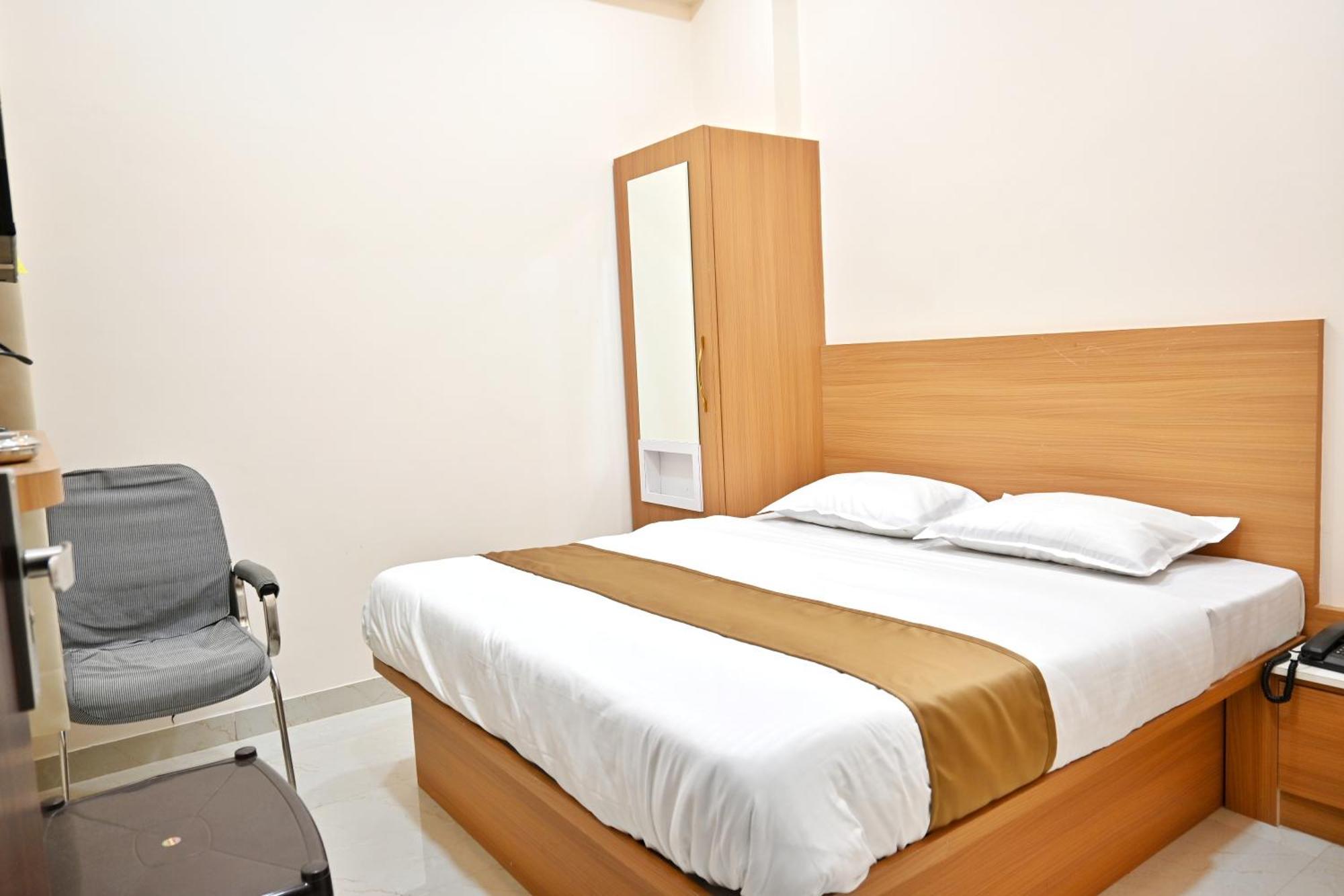 Hotel Serenity Heights Udaipur Exterior photo