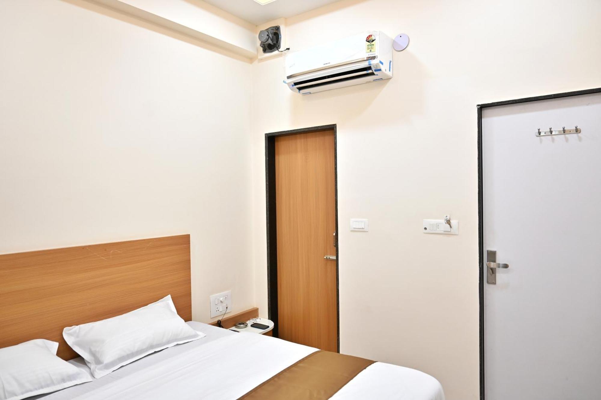 Hotel Serenity Heights Udaipur Exterior photo