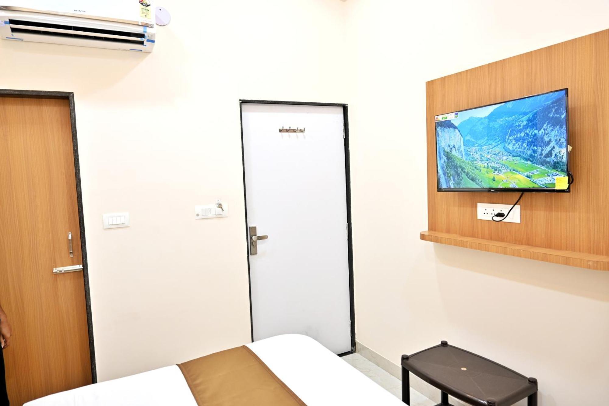 Hotel Serenity Heights Udaipur Exterior photo
